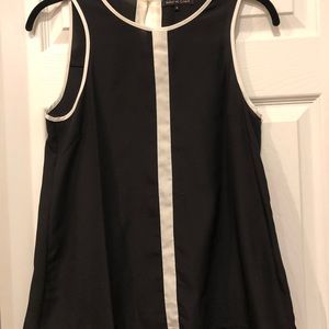 Black and white sleeveless flowy bliss, sz S